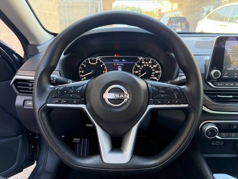 Used 2025 Nissan Altima 2.5 SV FWD image 27