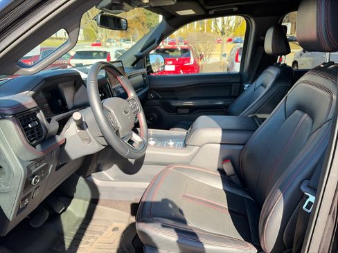 Used 2023 Ford Expedition Limited image 12