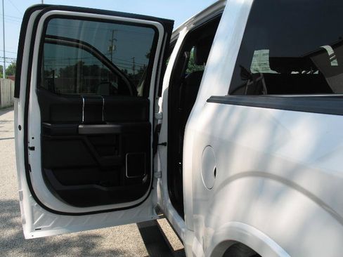 Used 2019 Ford F150 Platinum w/ Equipment Group 701A Luxury AWD/4WD image 17
