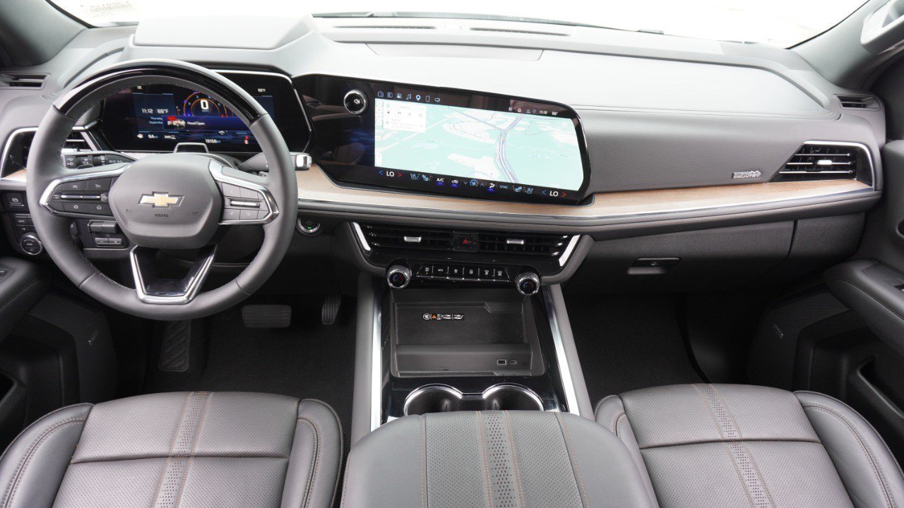 Used 2025 Chevrolet Tahoe High Country AWD/4WD image 30