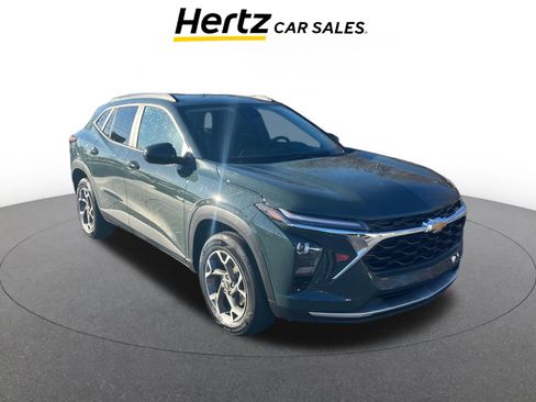 Used 2025 Chevrolet Trax LT image 1