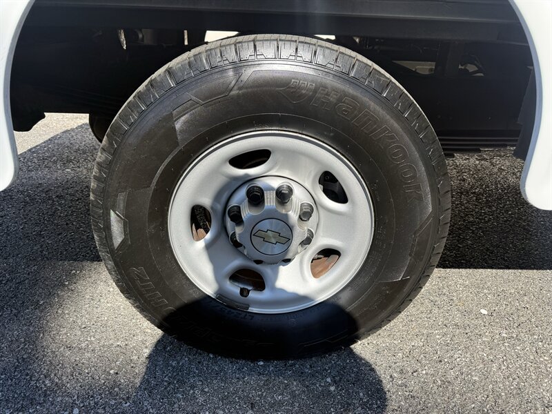 Used 2021 Chevrolet Express 3500 w/ Power Convenience Package RWD image 19