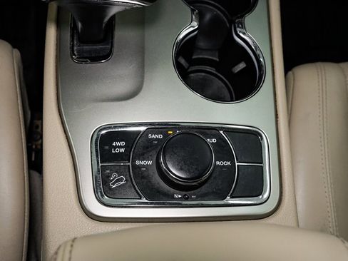 Used 2014 Jeep Grand Cherokee Limited w/ Luxury Group II image 22