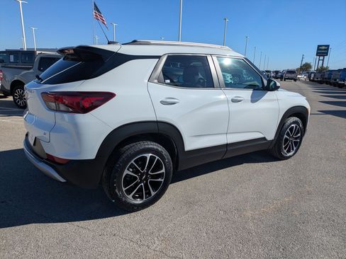Used 2024 Chevrolet TrailBlazer LT image 2