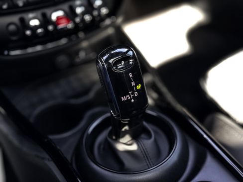 Used 2022 MINI Cooper Clubman S w/ Premium Package image 16