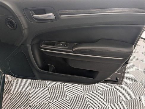 Used 2021 Chrysler 300 Touring L image 32