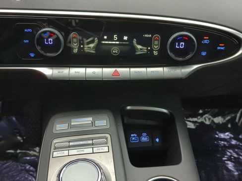 Used 2025 Genesis GV70 2.5T AWD/4WD image 16