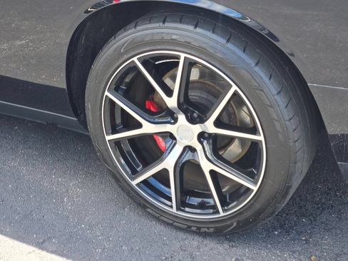 Used 2010 Dodge Challenger SRT8 w/ SRT Option Group II RWD image 8