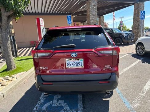 Certified 2021 Toyota RAV4 XLE AWD/4WD image 9