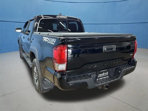Used 2017 Toyota Tacoma TRD Off-Road AWD/4WD image 7