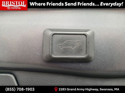 Used 2020 Toyota RAV4 XLE Premium image 34