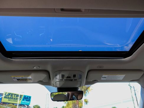 Used 2025 Toyota Highlander XLE FWD image 15