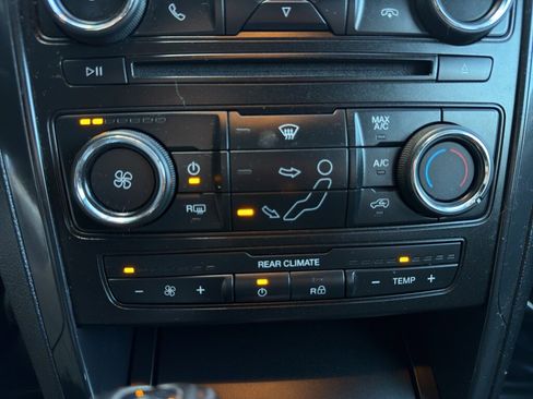 Used 2017 Ford Explorer XLT image 26