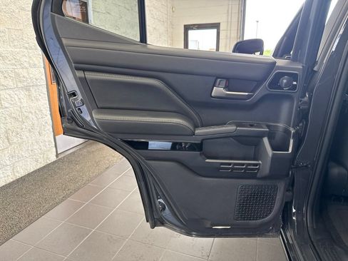 Used 2025 Toyota 4Runner Limited AWD/4WD image 43