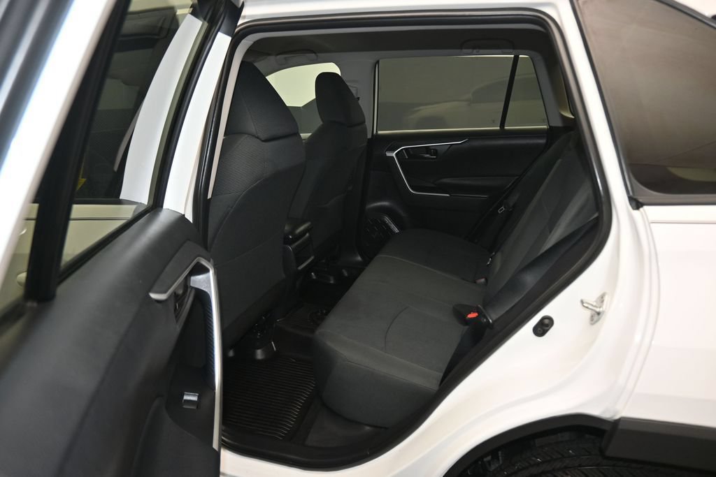 Used 2019 Toyota RAV4 LE FWD image 29