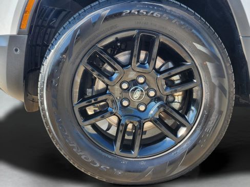 Used 2025 Land Rover Defender 110 S image 11