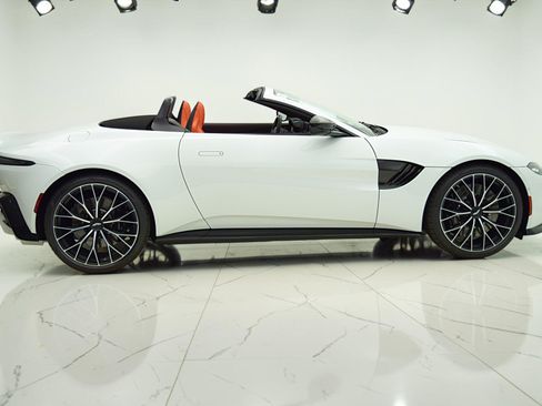 Used 2023 Aston Martin V8 Vantage Roadster RWD image 13