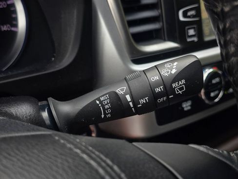 Used 2017 Toyota Highlander Limited AWD/4WD image 36