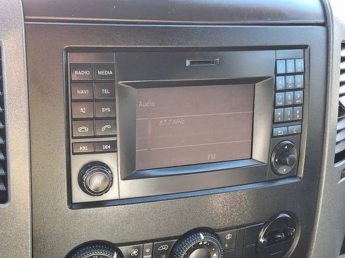 Used 2014 Freightliner Sprinter 2500 image 19