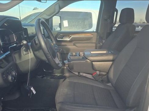 Used 2025 Chevrolet Silverado 2500 LT w/ Convenience Package image 2