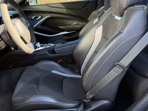 Used 2018 Chevrolet Camaro SS RWD image 17