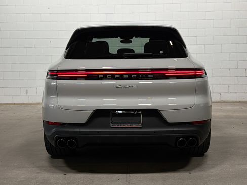 Certified 2024 Porsche Cayenne AWD/4WD image 8
