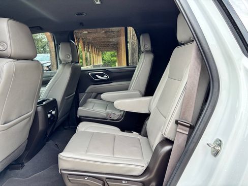 Used 2022 GMC Yukon SLT w/ SLT Luxury Package AWD/4WD image 17