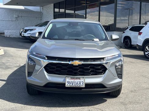 Used 2024 Chevrolet Trax LS w/ LS Convenience Package image 4