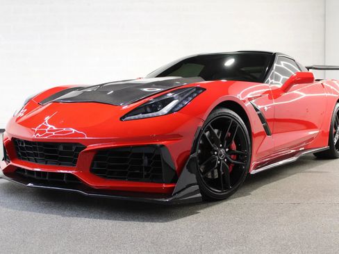 Used 2014 Chevrolet Corvette Stingray Coupe w/ 3LT Preferred Equipment Group RWD image 3