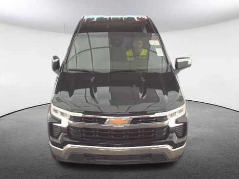 Used 2024 Chevrolet Silverado 1500 LT image 2