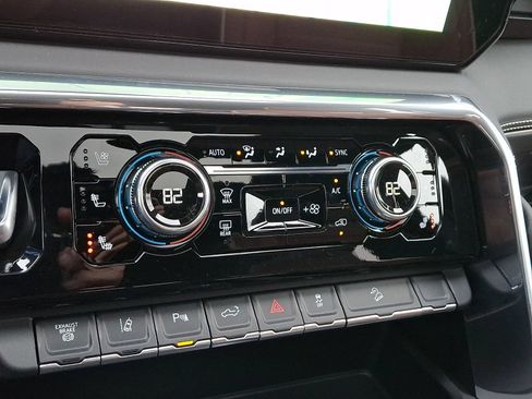 New 2026 GMC Sierra 3500 Denali Ultimate AWD/4WD image 16