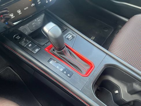 Certified 2025 Nissan Kicks SR FWD image 25