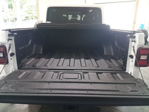 Used 2026 Jeep Gladiator Rubicon AWD/4WD image 11
