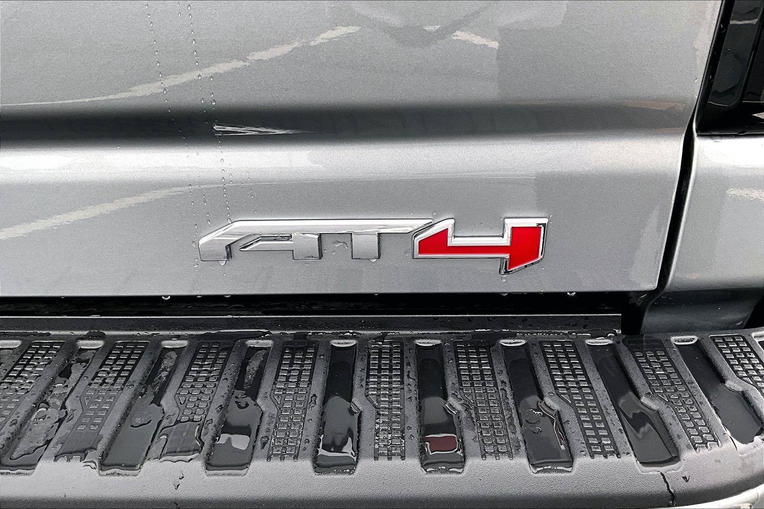 Used 2026 GMC Sierra 2500 AT4 w/ Technology Package AWD/4WD image 9