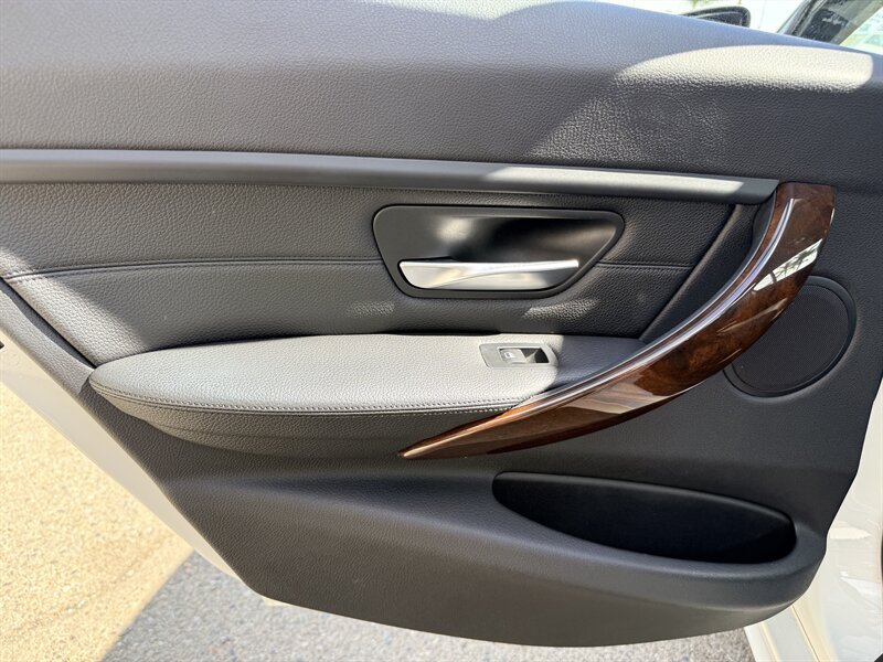 Used 2015 BMW 328i Sedan RWD image 22