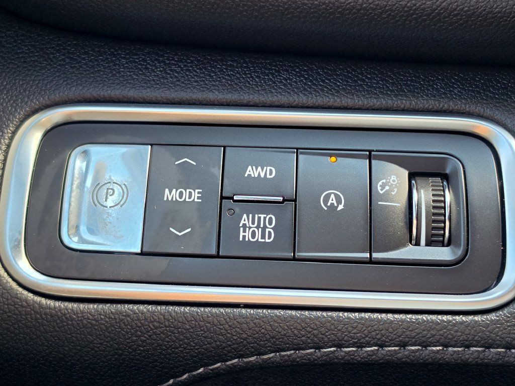 Used 2025 Buick Enclave Preferred AWD/4WD image 18