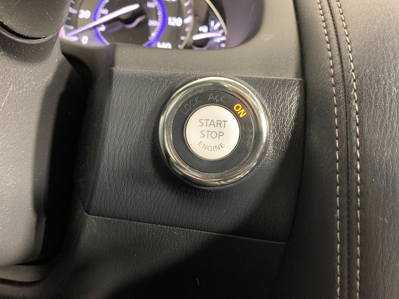 Used 2018 INFINITI QX80 4WD w/ Deluxe Technology Package image 17