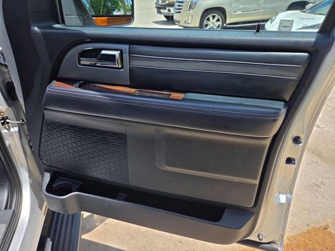 Used 2015 Ford Expedition Platinum RWD image 26