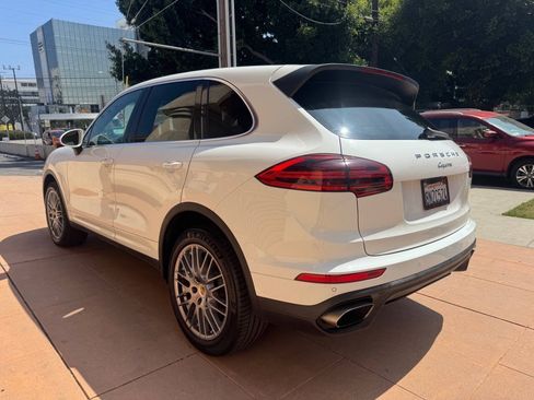 Used 2016 Porsche Cayenne AWD/4WD image 3