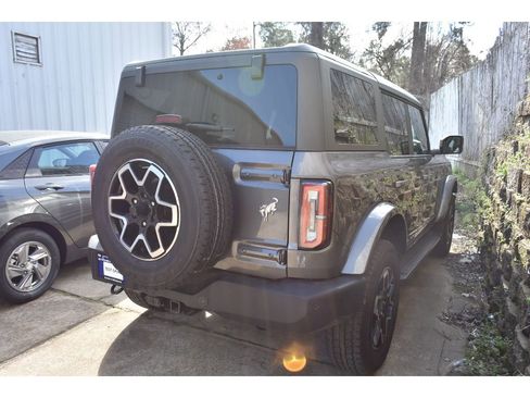 Used 2024 Ford Bronco Outer Banks image 3