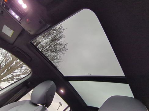 New 2026 Volkswagen Tiguan SE R-Line image 10