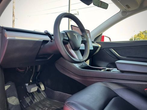 Used 2021 Tesla Model Y Long Range image 31