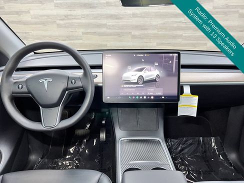 Used 2025 Tesla Model Y Long Range AWD/4WD image 2