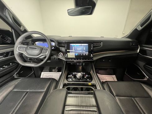 Used 2024 Jeep Wagoneer L Series III w/ Premium Group I image 13