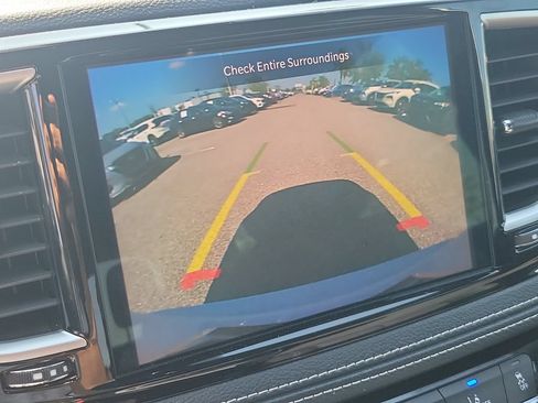 Used 2024 Chrysler Pacifica Touring FWD image 24