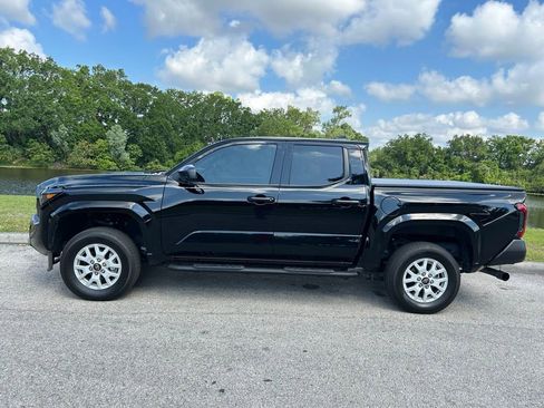 Used 2025 Toyota Tacoma SR AWD/4WD image 2