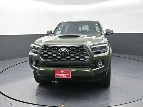 Used 2022 Toyota Tacoma TRD Sport w/ Technology Package AWD/4WD image 2