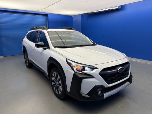 Certified 2025 Subaru Outback Limited image 2