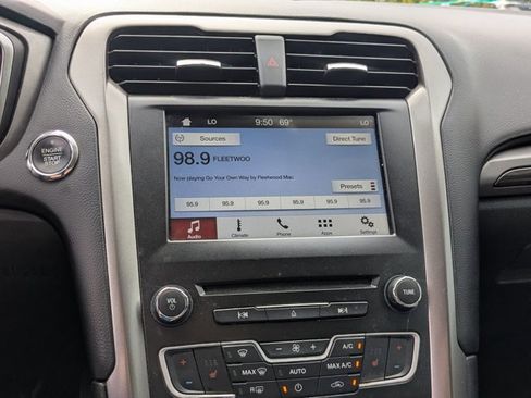 Used 2018 Ford Fusion SE w/ Fusion SE Technology Package image 10