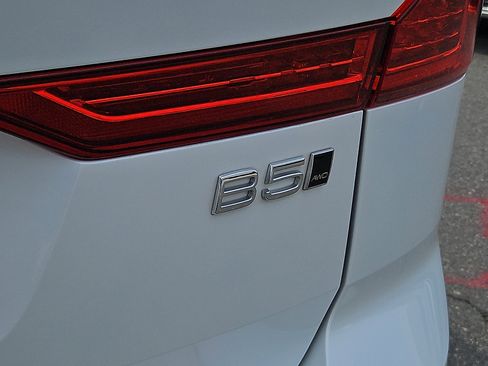 Certified 2023 Volvo XC60 B5 Ultimate w/ Climate Package AWD/4WD image 30